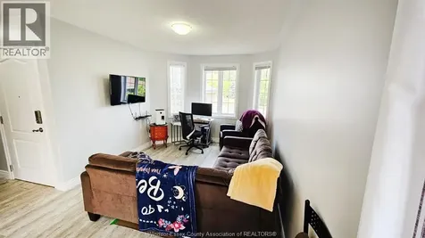 201 Hanmer Street East Barrie ON L4M 6W7