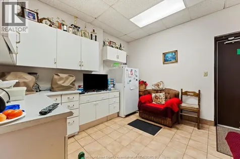 871 Erie Street East Windsor ON N9A 3Y7