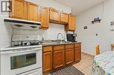 871 Erie Street East Windsor ON N9A 3Y7