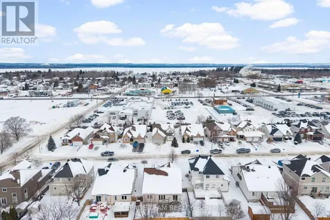 13 Melville Road Arnprior ON K7S 3Z8