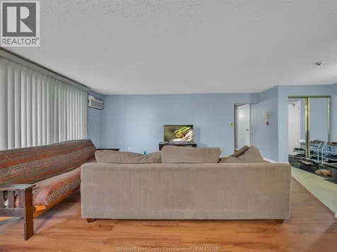 3936 Wyandotte Street East Windsor ON N8Y 4V1