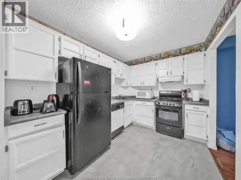 3936 Wyandotte Street East Windsor ON N8Y 4V1