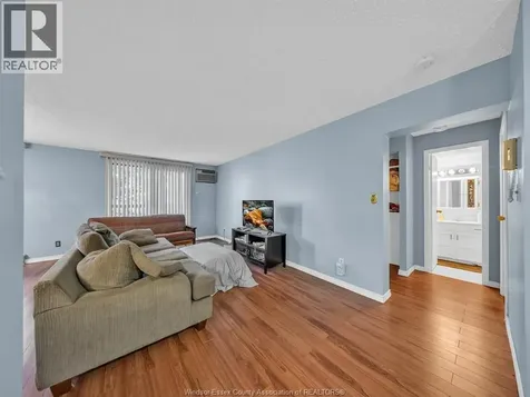 3936 Wyandotte Street East Windsor ON N8Y 4V1