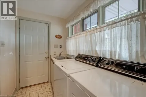 1296 Cumnock Crescent Oakville ON L6J 2N7