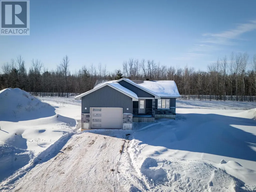 13 Eddy Crescent Pembroke ON K8A 0M1