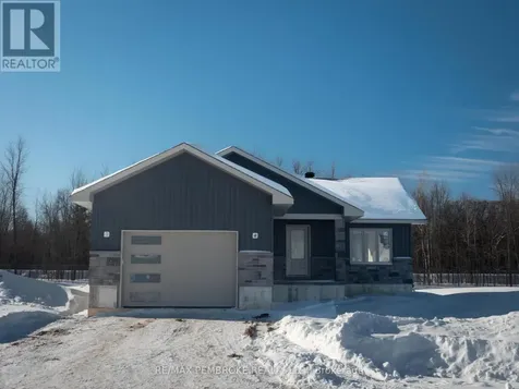 13 Eddy Crescent Pembroke ON K8A 0M1