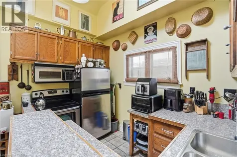 27 Ontario Avenue Hamilton ON L8N 2X1