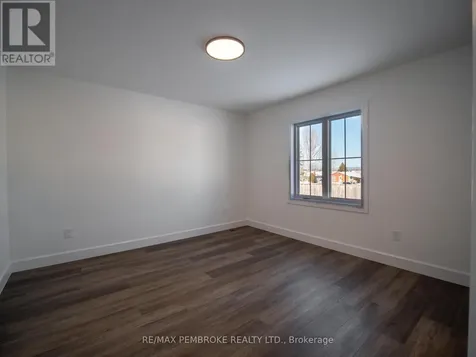 62 Eddy Crescent Pembroke ON K8A 0M1