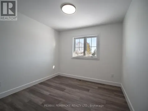 62 Eddy Crescent Pembroke ON K8A 0M1