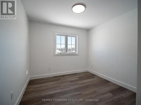 62 Eddy Crescent Pembroke ON K8A 0M1
