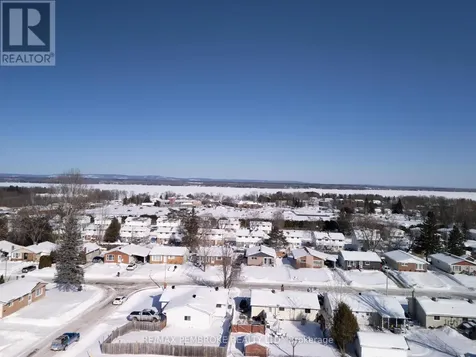 62 Eddy Crescent Pembroke ON K8A 0M1