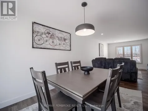 62 Eddy Crescent Pembroke ON K8A 0M1