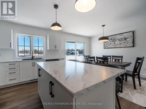 62 Eddy Crescent Pembroke ON K8A 0M1