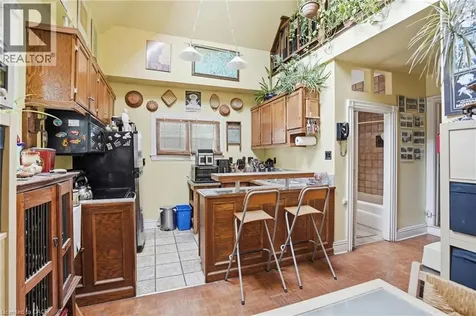 27 Ontario Avenue Hamilton ON L8N 2X1