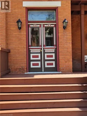 27 Ontario Avenue Hamilton ON L8N 2X1