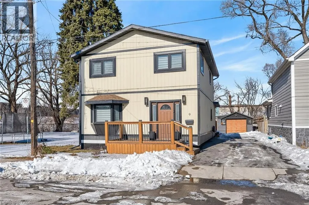 9 Bayside Avenue Hamilton ON L8H 7B3