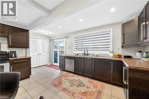 9 Bayside Avenue Hamilton ON L8H 7B3