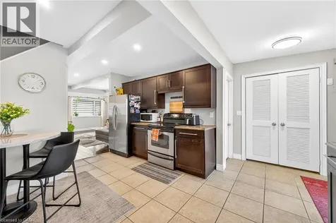 9 Bayside Avenue Hamilton ON L8H 7B3
