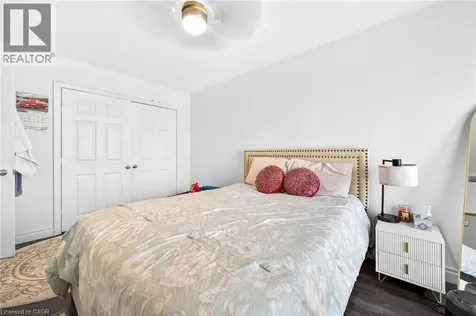 9 Bayside Avenue Hamilton ON L8H 7B3