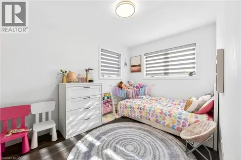 9 Bayside Avenue Hamilton ON L8H 7B3