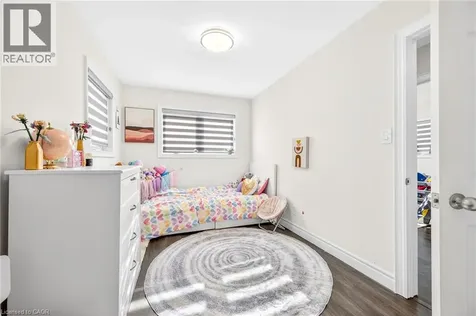 9 Bayside Avenue Hamilton ON L8H 7B3