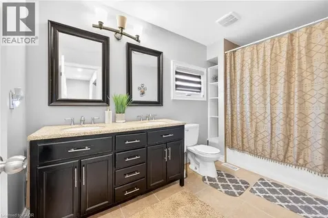 9 Bayside Avenue Hamilton ON L8H 7B3