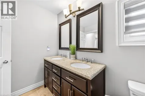 9 Bayside Avenue Hamilton ON L8H 7B3