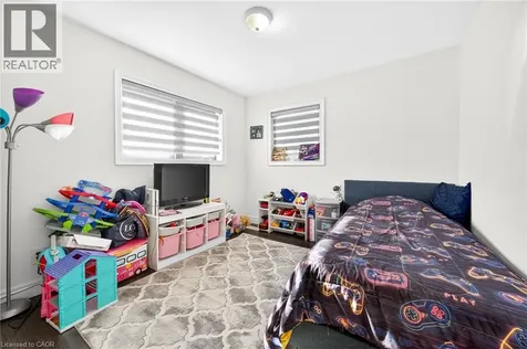 9 Bayside Avenue Hamilton ON L8H 7B3