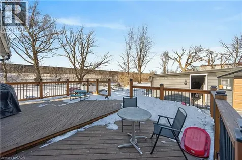 9 Bayside Avenue Hamilton ON L8H 7B3