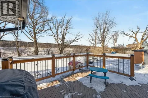 9 Bayside Avenue Hamilton ON L8H 7B3