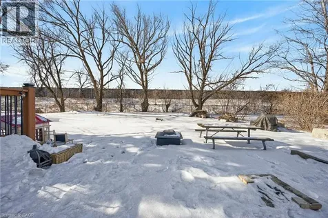9 Bayside Avenue Hamilton ON L8H 7B3