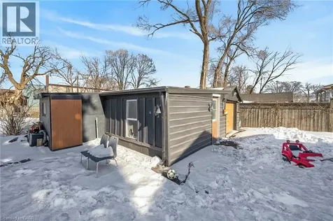 9 Bayside Avenue Hamilton ON L8H 7B3