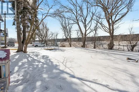 9 Bayside Avenue Hamilton ON L8H 7B3