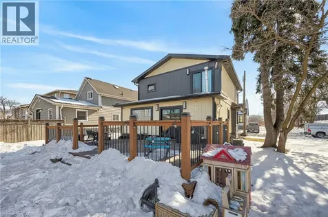 9 Bayside Avenue Hamilton ON L8H 7B3