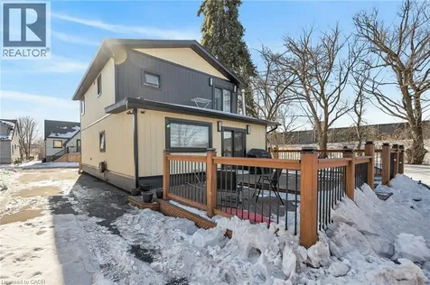 9 Bayside Avenue Hamilton ON L8H 7B3