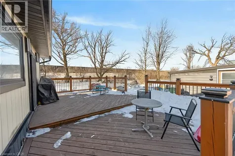 9 Bayside Avenue Hamilton ON L8H 7B3