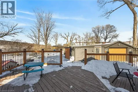 9 Bayside Avenue Hamilton ON L8H 7B3