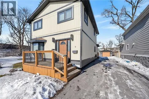 9 Bayside Avenue Hamilton ON L8H 7B3