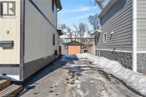 9 Bayside Avenue Hamilton ON L8H 7B3