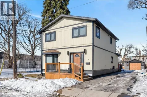 9 Bayside Avenue Hamilton ON L8H 7B3