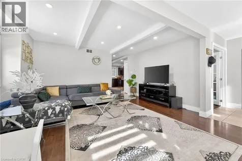 9 Bayside Avenue Hamilton ON L8H 7B3
