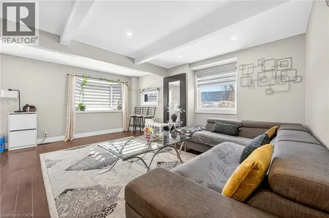 9 Bayside Avenue Hamilton ON L8H 7B3