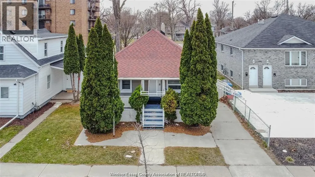 609 St. Joseph Windsor ON N9C 3H3