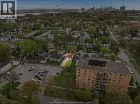 609 St. Joseph Windsor ON N9C 3H3