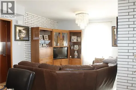 2328 King Street East Hamilton ON L8K 1X4