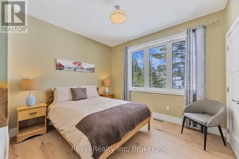 15 Stoney Road Tiny ON L9M 0H2