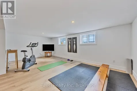 15 Stoney Road Tiny ON L9M 0H2