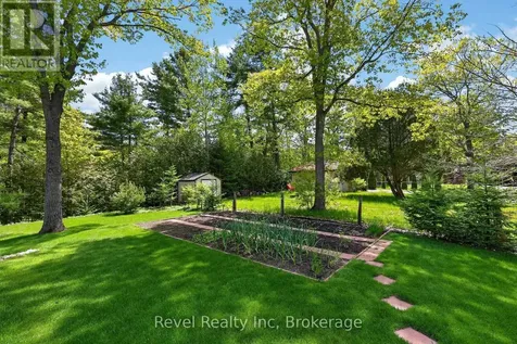 15 Stoney Road Tiny ON L9M 0H2