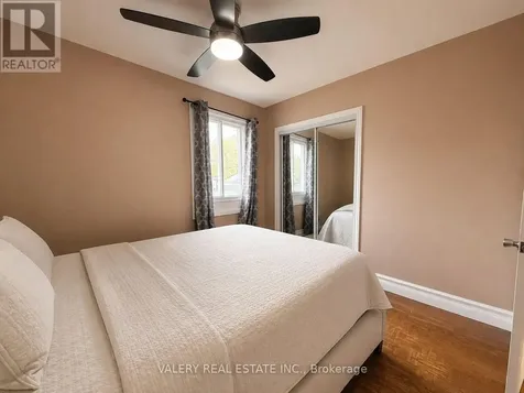 1102 Langlois Ave Avenue Windsor ON N9A 2H5