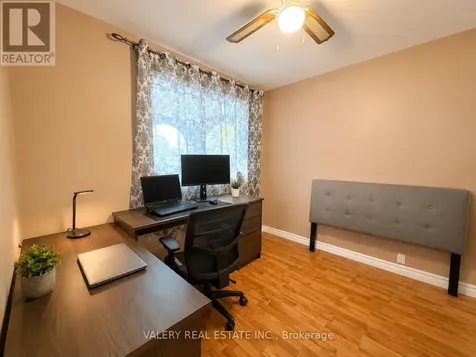 1102 Langlois Ave Avenue Windsor ON N9A 2H5